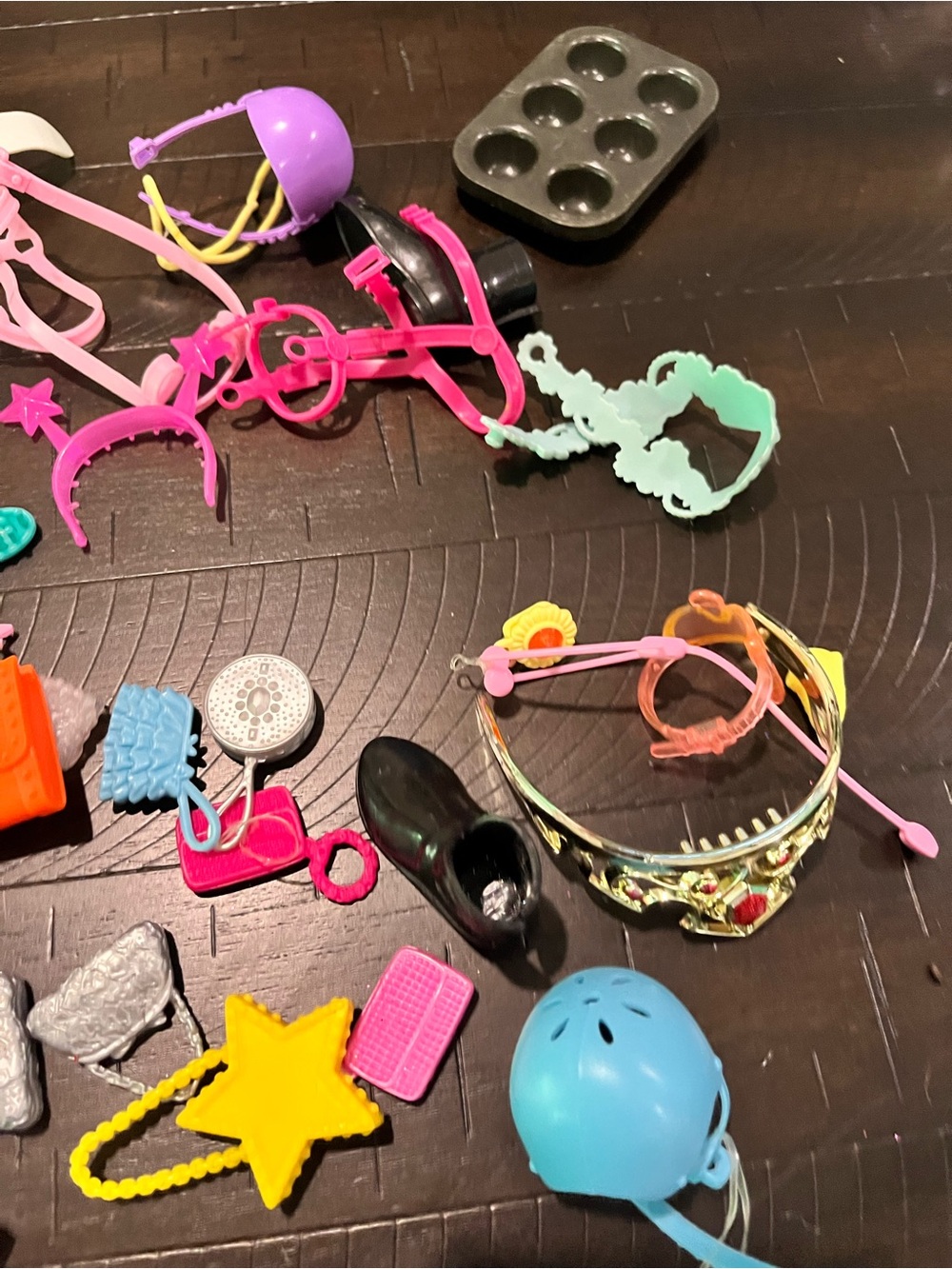 Assorted Barbie Doll Accessories lot Pet Doctor purses helmets skis more - Picture 8 of 9